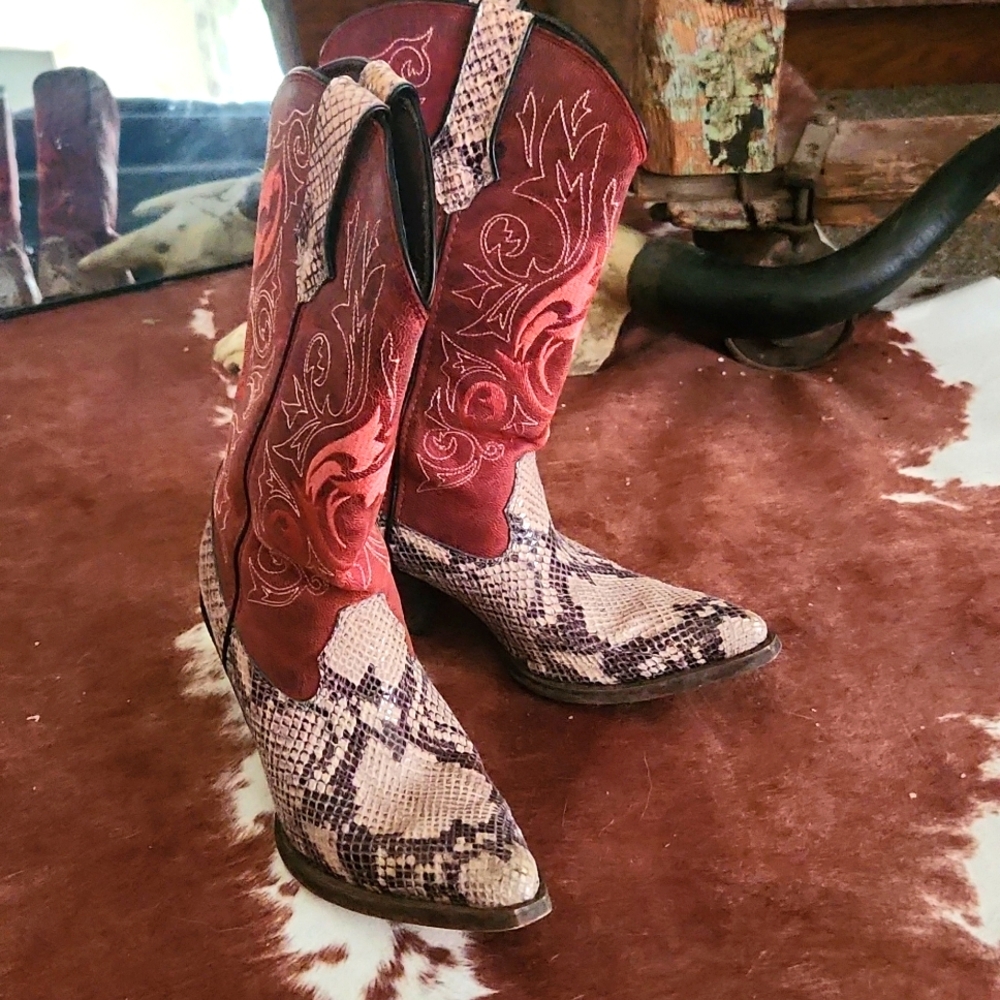 Cowboy boots, snakeskin cowboy boots,